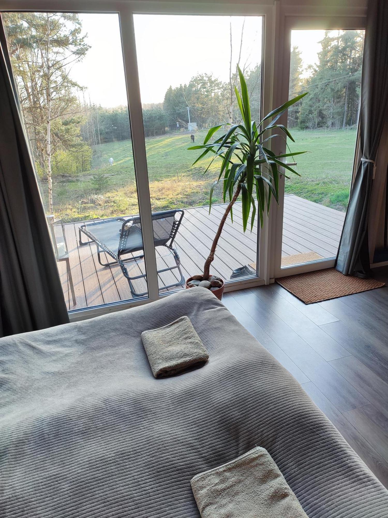 Modern Sauna Cabin In Horse Ranch Liyeplauke 外观 照片